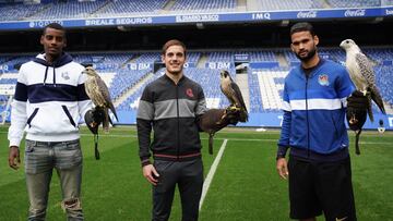 Isak, Bautista y Willian Jos&eacute;, con los halcones de Anoeta