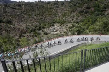 El pelotón durante la undécima etapa que transcurría entre Andorra la Vella y Cortals d' Encamp.