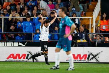 Miguel Ángel Angulo, celebra uno de los goles de su equipo.