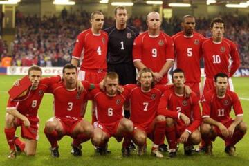 Wales line up in similarly bizarre fashion back in 2002