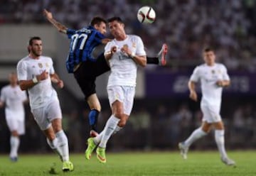 Cristiano Ronaldo y Jonathan Biabiany.