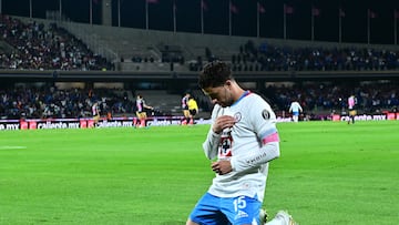 Jose Rivero celebrates his goal 0-2 of Cruz Azul during the 14th round match between Pumas UNAM and Cruz Azul as part of the Liga BBVA MX, Torneo Apertura 2024 at Olimpico Universitario Stadium on October 26, 2024 in Mexico City, Mexico.