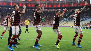 RIO DE JANEIRO, BRAZIL - OCTOBER 23: Gabriel Barbosa of Flamengo celebrates with teammates after scoring during a second leg semi-final match between Flamengo and Gremio as part of Copa CONMEBOL Libertadores at Maracana Stadium on October 23, 2019 in Rio