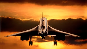 British Airways Aerospatiale BAC Concorde on final-approach at sunset. (Photo by: aviation-images.com/Universal Images Group via Getty Images)
