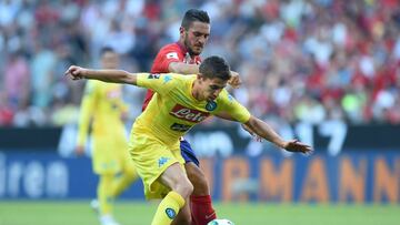 Napoli's midfielder Jorginho (R) and Atletico Madrid's midfielder Koke (L) vie for the ball during the first Audi Cup football match between Atletico Madrid and SSC Napoli in the stadium in Munich, southern Germany, on August 1, 2017. / AFP PHOTO / Christof STACHE