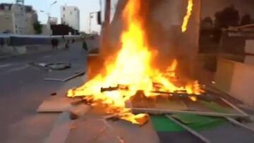 El caos se apodera de Francia: barricadas, incendio... dura noche en las calles de París