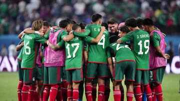 LAS VEGAS, NEVADA - JUNE 15: Team Mexico huddles following the loss to USA during the 2023 CONCACAF Nations League semifinals at Allegiant Stadium on June 15, 2023 in Las Vegas, Nevada. USA defeats Mexico 3-0.   Louis Grasse/Getty Images/AFP (Photo by Louis Grasse / GETTY IMAGES NORTH AMERICA / Getty Images via AFP)