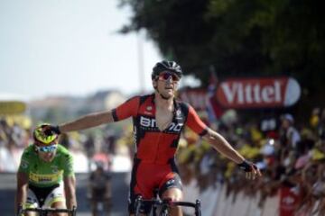 Greg Van Avermaet celebrando la victoria en la etapa de hoy.