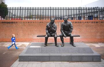 Estatua de Jimmy Sirrel y Jack Wheeler fuera del estadio Meadow Lane Stadium. 