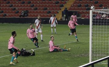 Ocasi¨®n de Frenkie De Jong, el holand¨¦s mand¨® el bal¨®n al larguero.