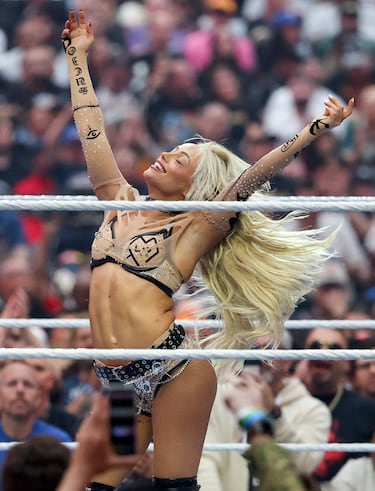 Liv Morgan es presentada antes de su combate frente a Stephanie Vaquer por el Campeonato Mundial Femenino durante WrestleMania 42, celebrado en el Allegiant Stadium de Las Vegas.