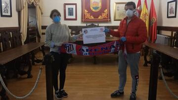 Donación de la peña atlética Arenas Valdeolivas a Cáritas Arenas durante la crisis de la COVID-19.