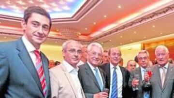 <b>DÍA DE FIESTA. </b>Miembros de la Coordinadora de Peñas con Montejano, Enrique Pérez, Manuel Gómez, Cerezo, Josele y Fernández de Blas.