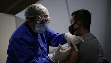 Vacunaci&oacute;n contra el coronavirus en Colombia. Conozca qui&eacute;nes podr&aacute;n recibir la tercera dosis desde el martes 21 de diciembre y qu&eacute; ha dicho el Gobierno.