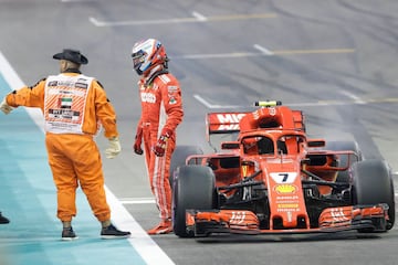 El piloto finlandés corrió su última carrera en Ferrari y se le averió el sistema electrónico del monoplaza. Tuvo que abandonar a mitad de carrera.