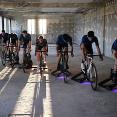 Los ciclistas del Punchers se entrenan para el Tour virtual