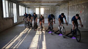 Los ciclistas del Punchers se entrenan para el Tour virtual