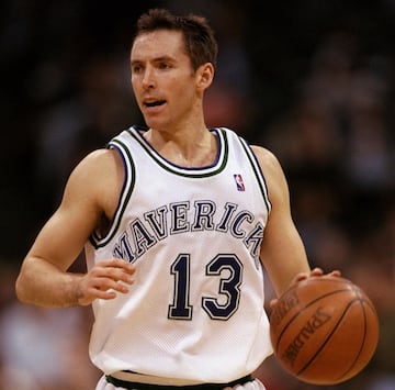 Uno de los mejores jugadores de la NBA que nunca logró un campeonato. Brilló con intensidad con los Mavericks de Dallas y los Soles de Phoenix, ganó dos veces el MVP de la temporada y ocupa el tercer lugar histórico en asistencias. El '13' pareció jugarle en contra, ya que jamás disputó siquiera las finales de la NBA.