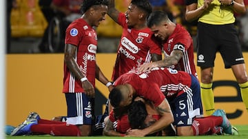 Jugadores de Independiente Medellín en un partido de Sudamericana.