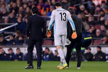 Diego Lopez limps out of last night's Catalan derby