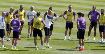 The Real Madrid squad trained without Cristiano and Bale yesterday