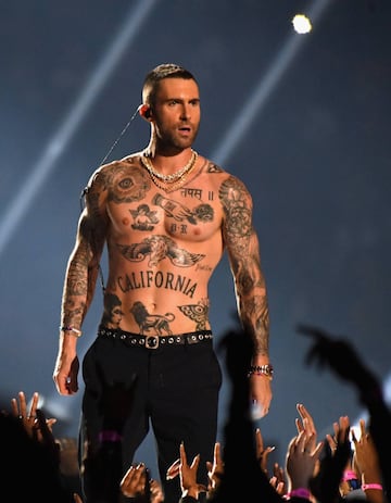 Con un público enloquecido y entre fuegos artificiales, Maroon 5 se despidió del Halftime Show.