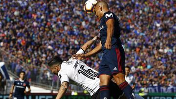 El jugador de Universidad de Chile Leandro Benegas, marca su gol contra Colo Colo.