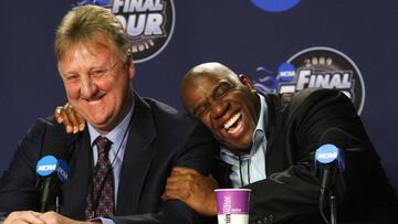 Larry Bird y Magic Johnson, durante una comparecencia