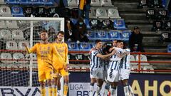 AME9692. PACHUCA (MÉXICO), 07/04/2022.- Víctor Guzmán de Pachuca festeja su gol con compañeros hoy, durante el encuentro de la jornada 09 del torneo Clausura 2022 del fútbol mexicano, entre los Tuzos del Pachuca y Tigres de la UANL, en el estadio Hidalgo de Pachuca (México). EFE/ David Martínez Pelcastre
