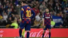 Los jugadores del Barcelona, Leo Messi y Jordi Alba, durante un partido.