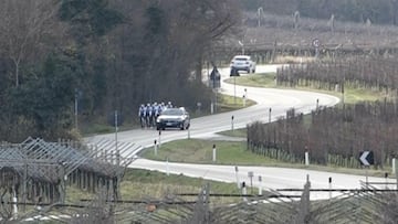 Momento en el que los ciclistas de la SC Padovani son disparados por un vehículo mientras entrenaban