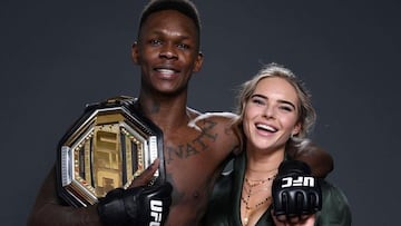 Israel Adesanya con su exnovia Charlotte Powdrell.