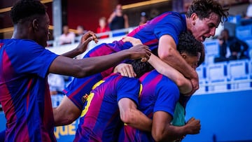 Los jugadores del Barça Juvenil celebran la victoria en la Youth League ante el PSG.