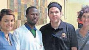 <b>SOLIDARIOS. </b>Algunos de los cooperantes españoles en Chinguetti.