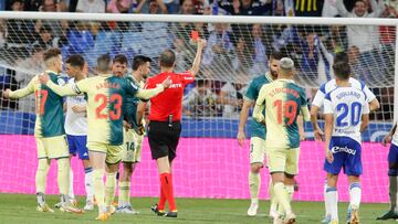 Trujillo Su¨¢rez expulsa a Venancio en el partido entre el Zaragoza y el Eibar.