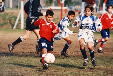 El 5 de julio de 2003, con 15 años recién cumplidos, debutó con Independiente de Avellaneda. Un debut precoz para un talento descomunal.