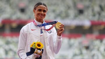 Sydney McLaughlin y Dalilah Muhammad se llevaron los primeros dos puestos en la prueba de 400 metros con vallas; el podio lo completó Femke Bol.