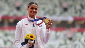 Sydney McLaughlin y Dalilah Muhammad se llevaron los primeros dos puestos en la prueba de 400 metros con vallas; el podio lo complet&oacute; Femke Bol.