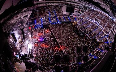 Carín León se hace gigante en Madrid con corridos, rancheras y míticas versiones
