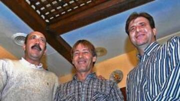 <b>EL TIMÓN CADISTA. </b>Carmelo, Pepe Mejías y Oliva, tres veteranos ex jugadores que hacen gala de su cadismo siempre que pueden.