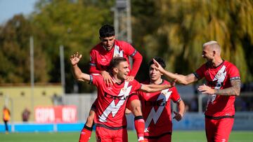 Diego Méndez celebra su gol al Mollerussa.