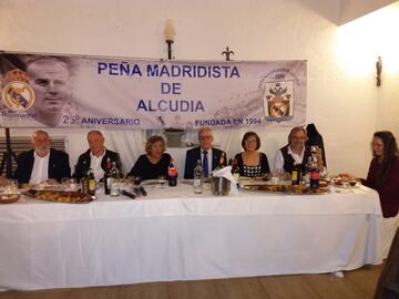 La Peña Madridista de Alcudia (Mallorca), fundada en 1994, celebró su 25º aniversario. Acudió el veterano Antonio Ruiz (1956-1962).