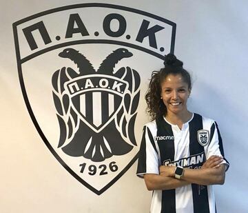 La delantera milita en el PAOK de Grecias desde septiembre del año 2018. Fue subcampeona de la Liga griega en 2017 pero con Elpides Karditsa, y en aquella temporada marcó 18 goles en 16 juegos de Liga.