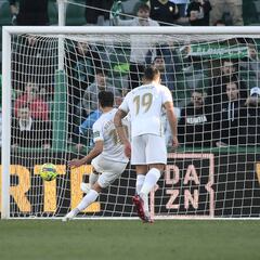 Aprobados y suspensos del Elche: Pere Milla acaba con la sequía