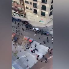 Estremecedora patada a una persona inconsciente en una pelea entre ultras de Celta y Rayo