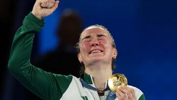 Paris 2024 Olympics - Boxing - Women's 60kg - Victory Ceremony - Roland-Garros Stadium, Paris, France - August 06, 2024. Gold medallist Kellie Harrington of Ireland celebrates on the podium. REUTERS/Maye-E Wong TPX IMAGES OF THE DAY