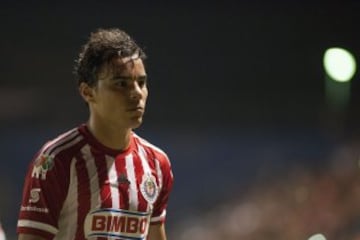 Omar Bravo, máximo anotador de Chivas, se mantiene en el equipo y por consecuente será el centro delantero titular del equipo. 