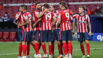 Los jugadores del Atlético celebran el gol ante la Real Sociedad.