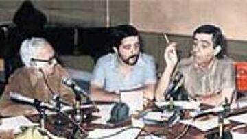 <b>LA SER DE LOS 80. </b>De izquierda a derecha, Pedro Pablo Parrado, Vicente Marco, Enrique Gozalo, Javier Valdivieso, José Vicente Hernández y Fernando Soria en el estudio central de radio de la Cadena SER, antes de que Pepu abandonara el Periodismo para volcarse de lleno en el baloncesto.