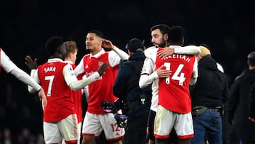 London (United Kingdom), 22/01/2023.- Arsenal's players celebrate the 3-2 lead during the English Premier League soccer match between Arsenal London and Manchester United in London, Britain, 22 January 2023. (Reino Unido, Londres) EFE/EPA/Andy Rain EDITORIAL USE ONLY. No use with unauthorized audio, video, data, fixture lists, club/player publications